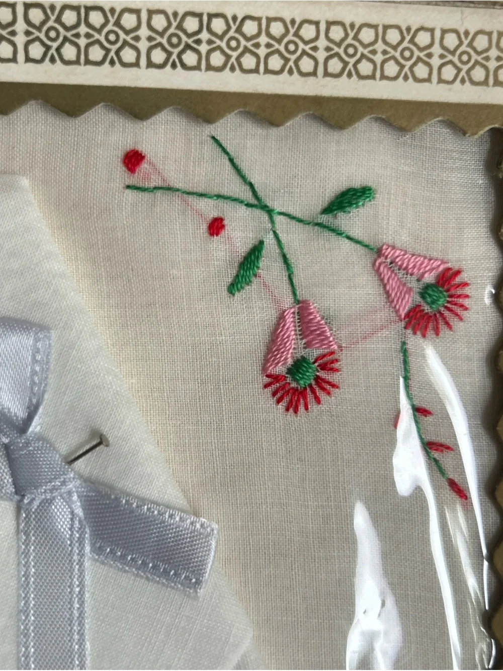 Vntage Hand Embroidered Floral Linen Handkerchiefs - White